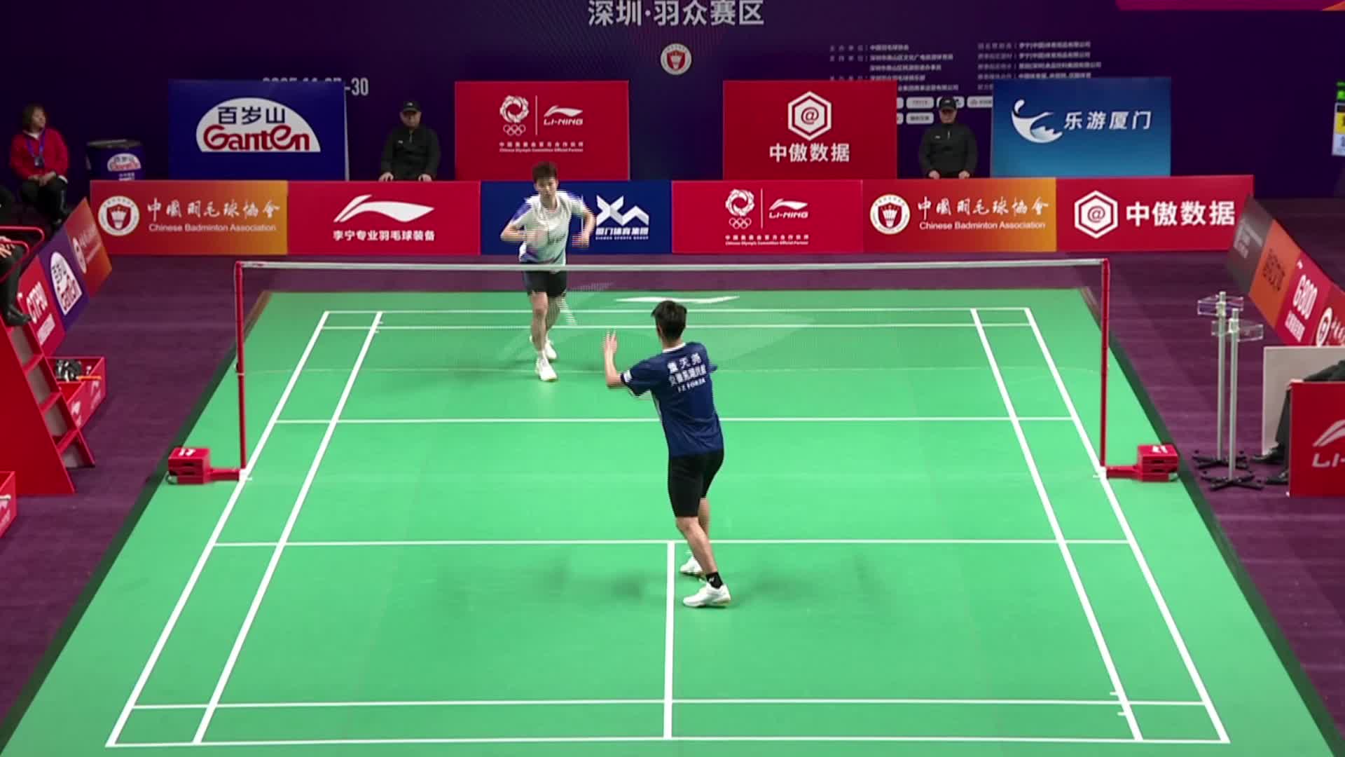 翁泓阳多次尝试反击，董天尧凭出色的防守和反击能力，最终直落两局，拿下关键一分