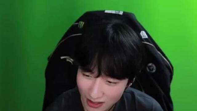 壳花的含金量还在上升！！就在刚刚Peanut直播力挺Faker：相赫哥真的就是完全是另一个层面，真的很厉害强到让人觉得不可思议，真的不像话，相赫哥是怎么做到三连冠的呢？