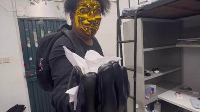 不是所有人的葬礼上都有黄金玫瑰所点缀