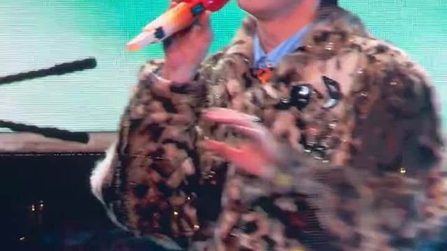 梓渝就这样一直走花路不要停下来