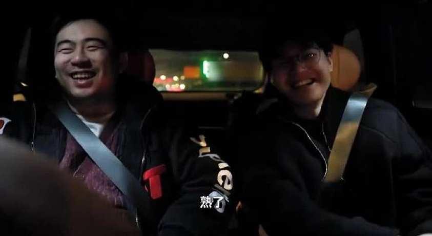 丹尼Daeny終于下定決心啦，落筆BLG，這一次他手下的選手包括Bin、Xun/北川（不一定隨隊）、Knight、Viper、On。 接Xun的時候，袁璽透露他讓教練（Daeny）嚴格管束五個人，在游戲內(nèi)容上和生活上，銀河戰(zhàn)艦BLG啟航，至于能走多遠，我們拭目以待吧！ ???