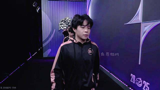 挑杯首战 久酷和队友们集体亮相 比赛加油！ ​​​