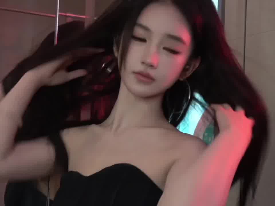 姐姐一身黑，到哪都ok