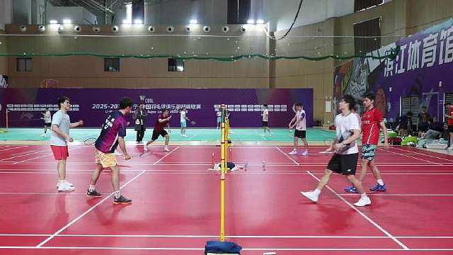 2025-2026 12月6日杭州赛区第二比赛日热身场也很热闹，梁伟铿和王昶合体训练 ​​​