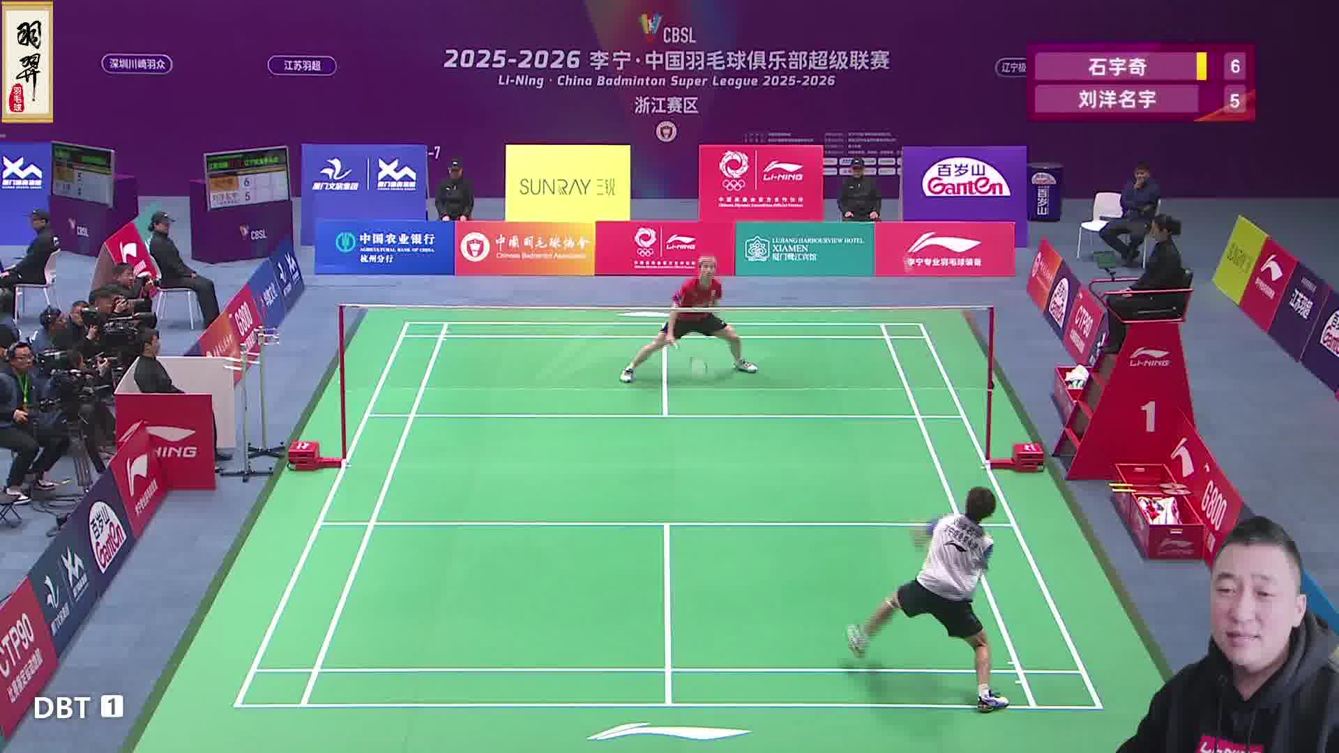 石宇奇后跃直线杀球