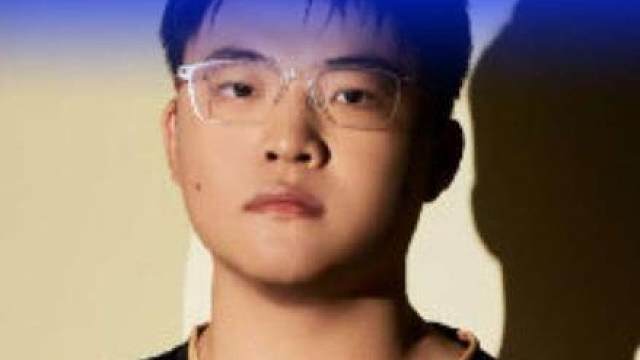 Uzi连麦水晶哥节目效果爆炸！水晶哥问Theshy在不在！