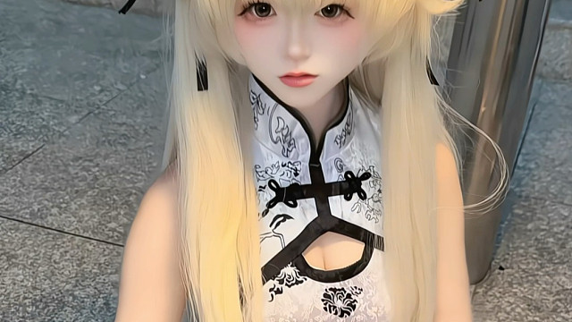 摸一下我的衣服，是不是做你女朋友的料子呀