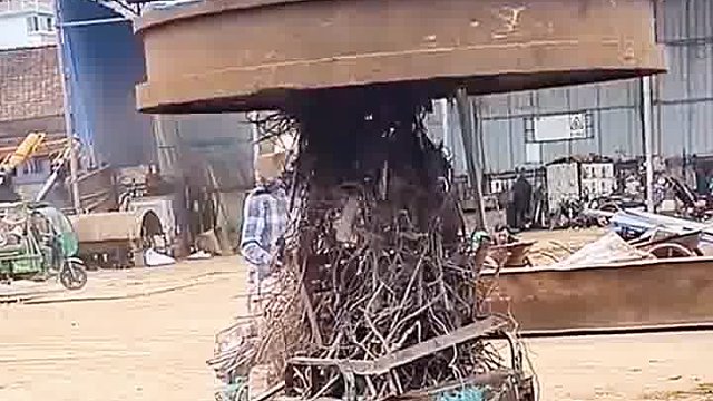 用磁铁吸废品，结局亮了