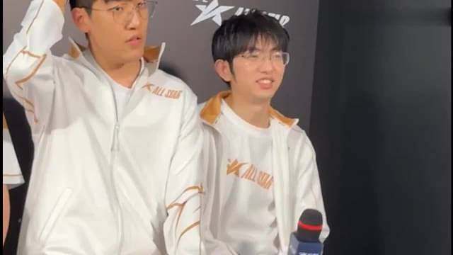 Q：Viper也是回到LPL赛场了，有什么想跟他说？ Flandre：见到Viper3输赢不重要吃啥很重要，目前还没见面 ​​​