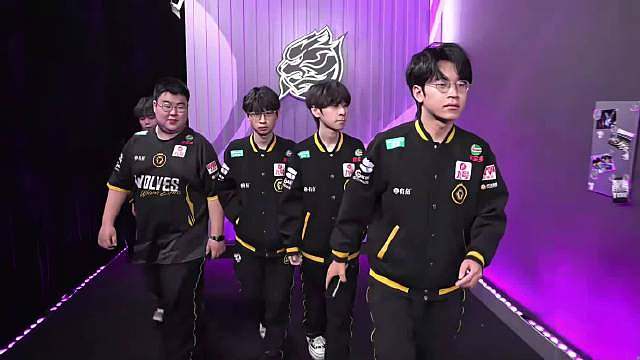 狼队清清首发就位！这套阵容直接把期待值拉满，今晚看他们冲！ ​​​