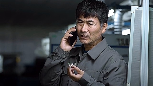 富二代不想上学被父亲送进厂里，不成想小伙天赋异禀是个好苗子 