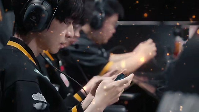 狼队年总第一次输DRG时
SK很气愤，觉得狼队很怪
打得很怂，一被压就兵败如山倒  #2025王者荣