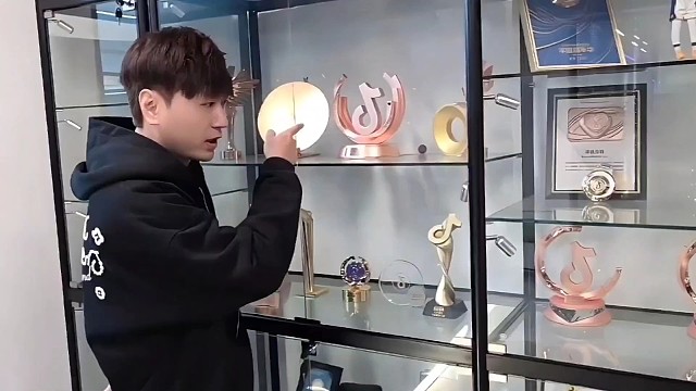 塞满荣誉奖杯的公司都倒闭了，接手会亏吗？