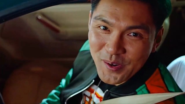 小伙顶级走位，躲过一劫。