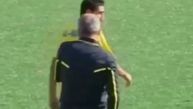 我第一次见球员，追着裁判打，哈哈哈哈哈。