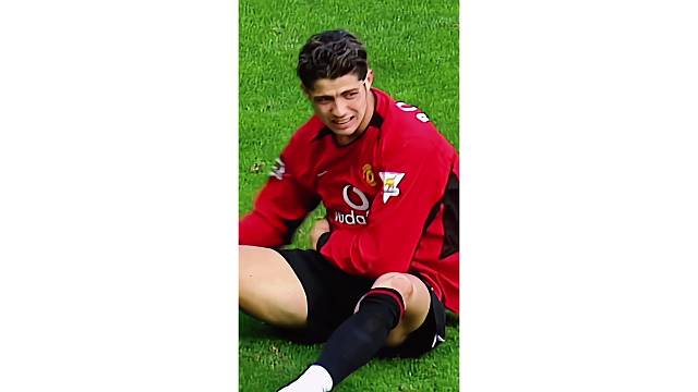 C罗初登英超，老前辈就给上了身体对抗课