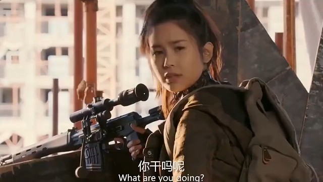 姑娘扔雷，自己人却遭了殃，真是猪队友#电影#电影剪辑#影视#影视剪辑