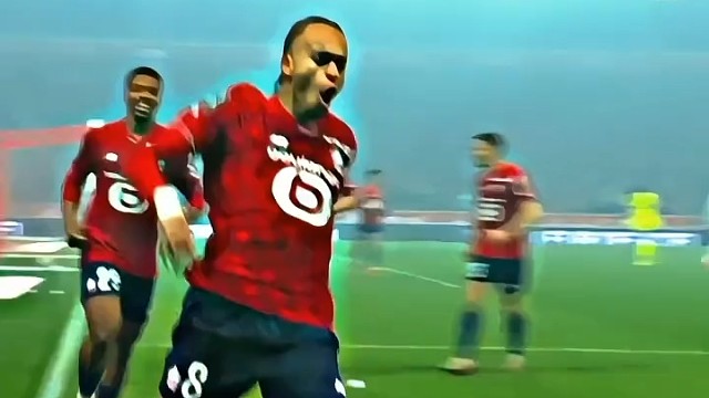 模仿哥哥的庆祝！小姆巴佩写意停球过人毫不犹豫！