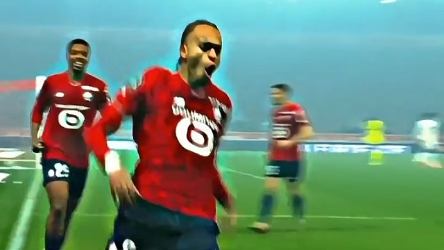 小姆巴佩写意停球后模仿哥哥的庆祝#足球