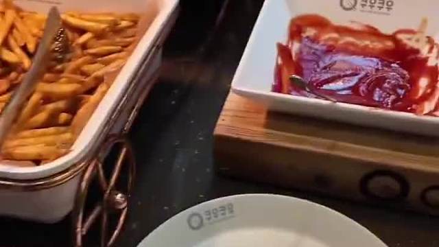 在韩国150人民币吃一顿寿司自助  ​