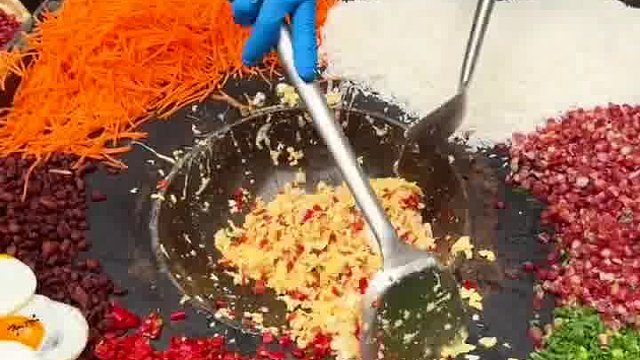 60s见证一碗极品炒饭的诞生。。。。  ​