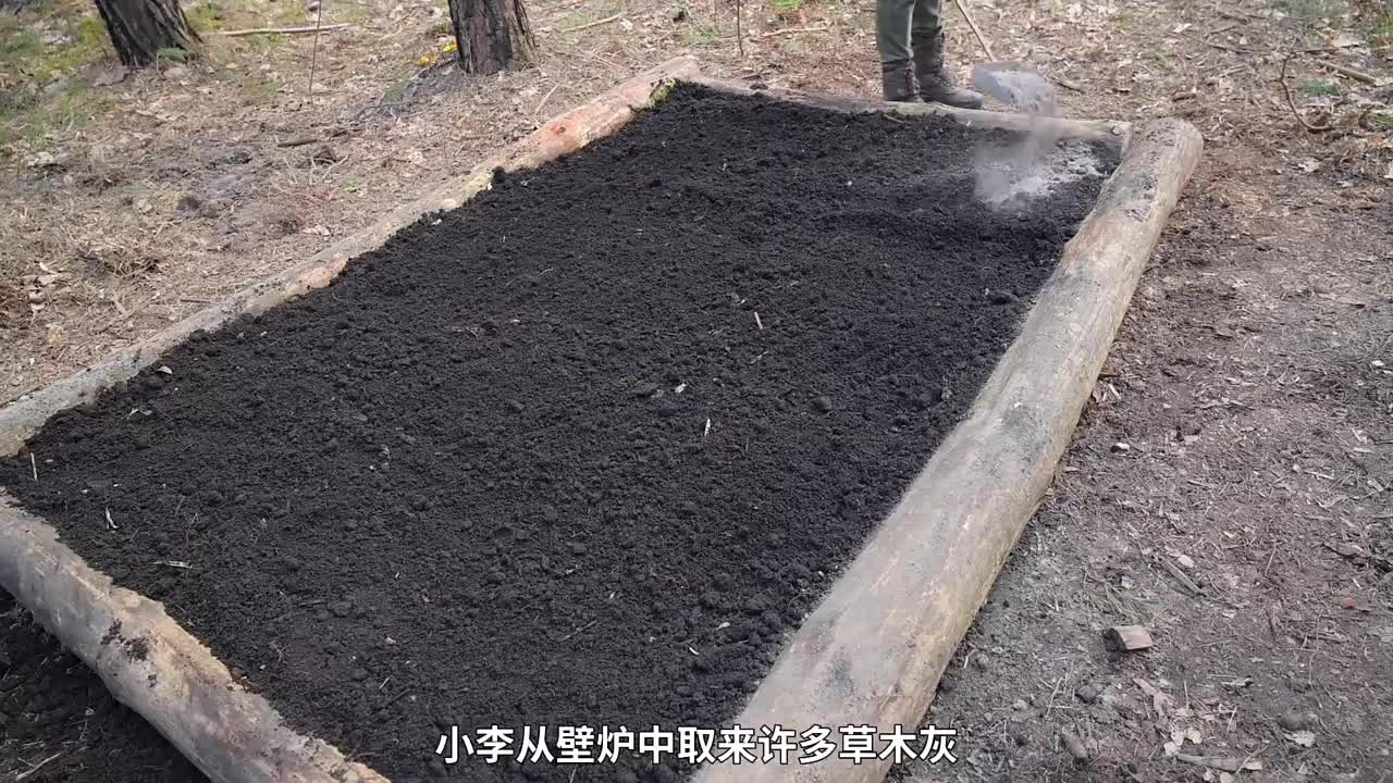男人花了两年时间，不仅有两室一厅的小屋，还有果园和菜园