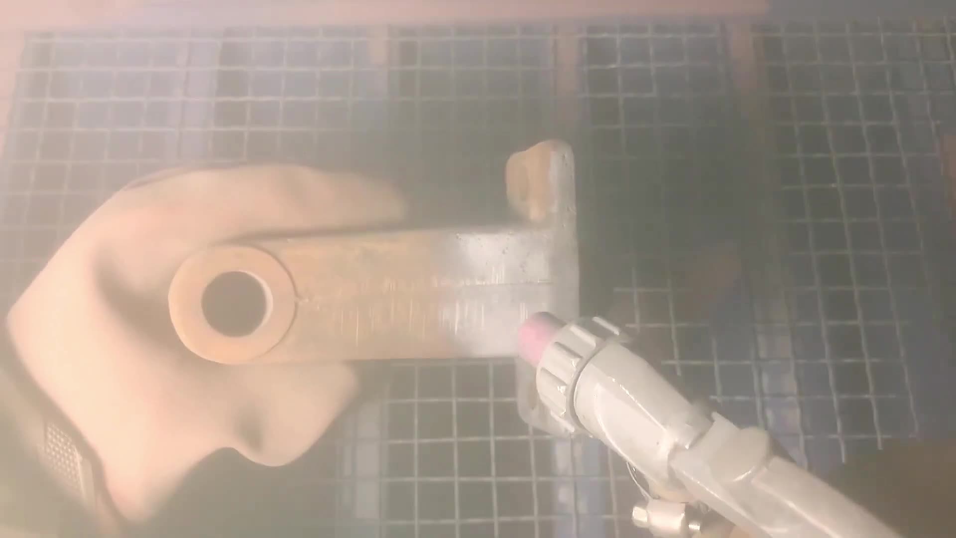 废品站都嫌的百年压盖器，拆解堪比地狱难度，修复后竟能封 82 年拉菲！