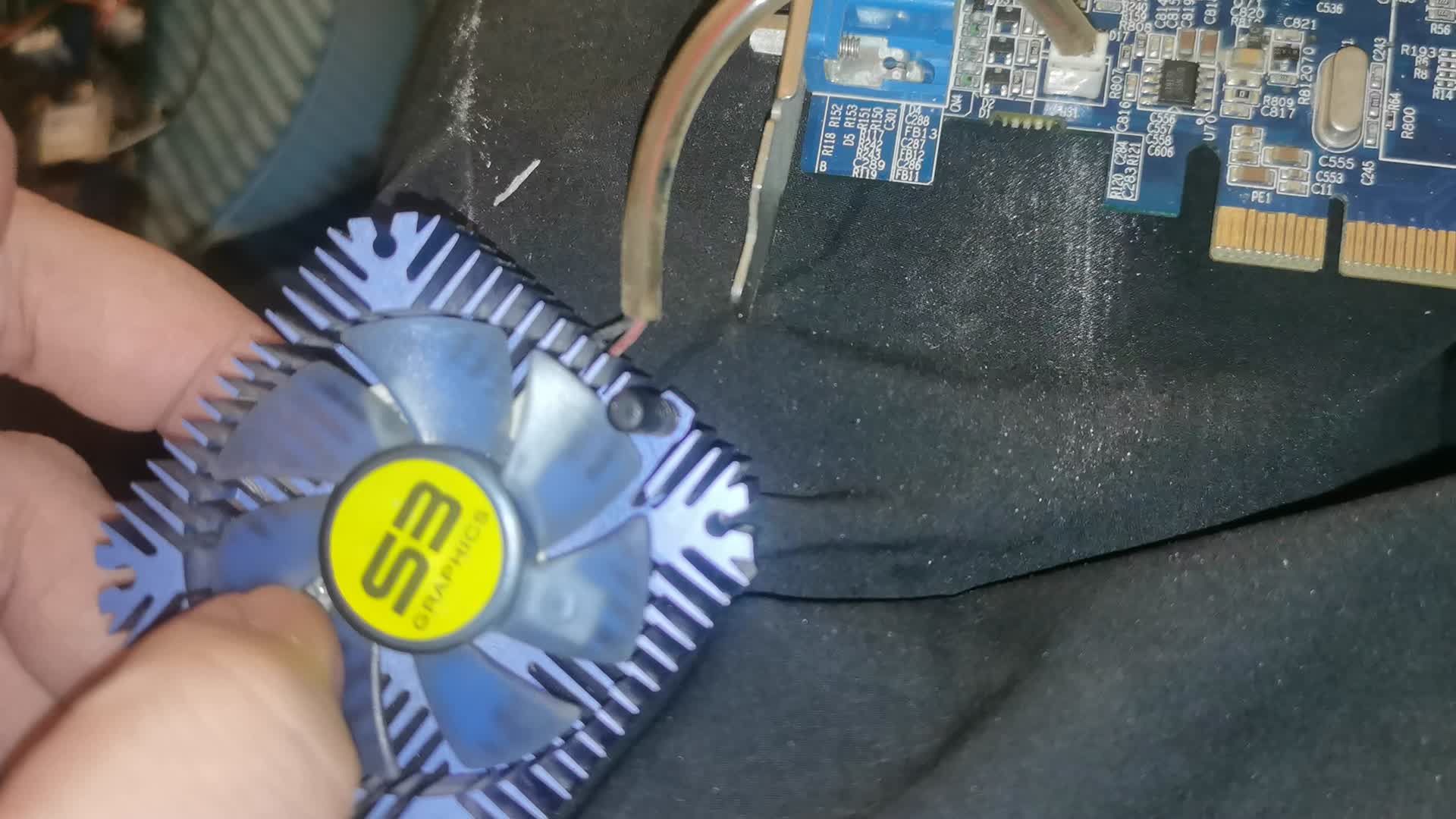 15块钱的国产显卡S3 Martrix 128M拆机换硅脂（富士通90nm 06年生产GPU）