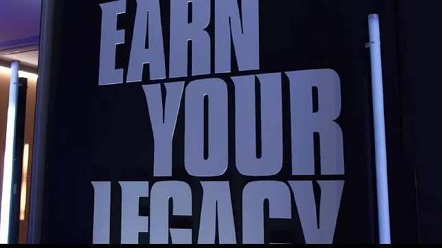 T1三连胜晋级2025KeSPA杯四强，半决赛到来前队长Faker接受专访：今年我们获得了世界赛冠军，有非常多好的经历，我认为这是意义非凡的一年，希望明年我也能实现目标，自己不断成长和进步，希望明年能成为让自己满意的一年！ 明年我希望在竞技水平上能取得比今年更大的成长，无论是今年还是去年，我的目标始终不变，以全球总决赛冠军这个远大目标为动力，不断实现自我成长和进步！！ 不只要拿S16全球总冠军，F