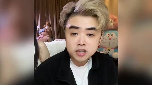 朱开谈HLE打T1！朱开在直播间谈到LCK新赛季：明年LCK也挺有看点的你知道吗？HLE打T1你不想看？两个叛忍怎么说，叛忍剧肿吧明年，HLE明年两个T1的叛忍啊，明年HLE打T1好看的，我说实话，Zeka确实大法师差了点 ​ ​​​