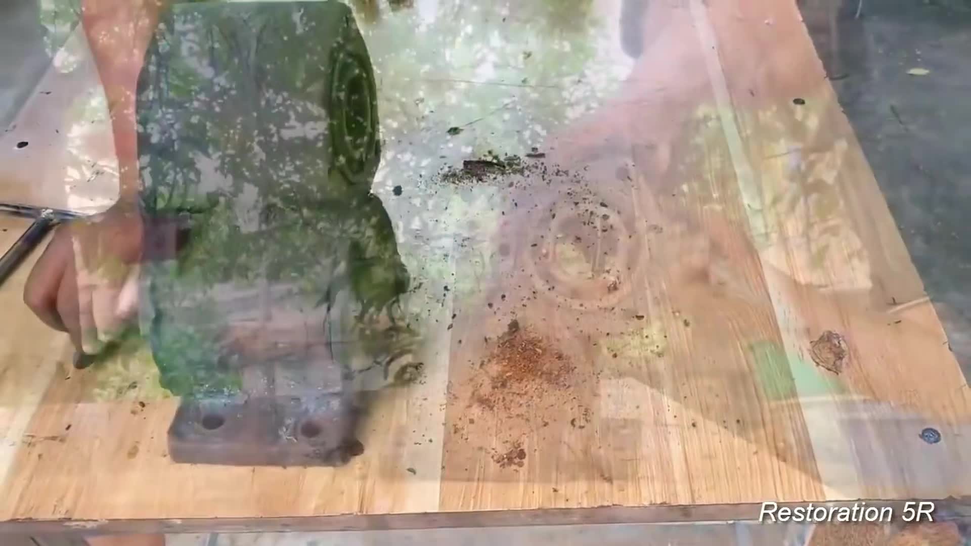 废品站捡的生锈减速机，修复后变身工业风艺术品！这手艺绝了