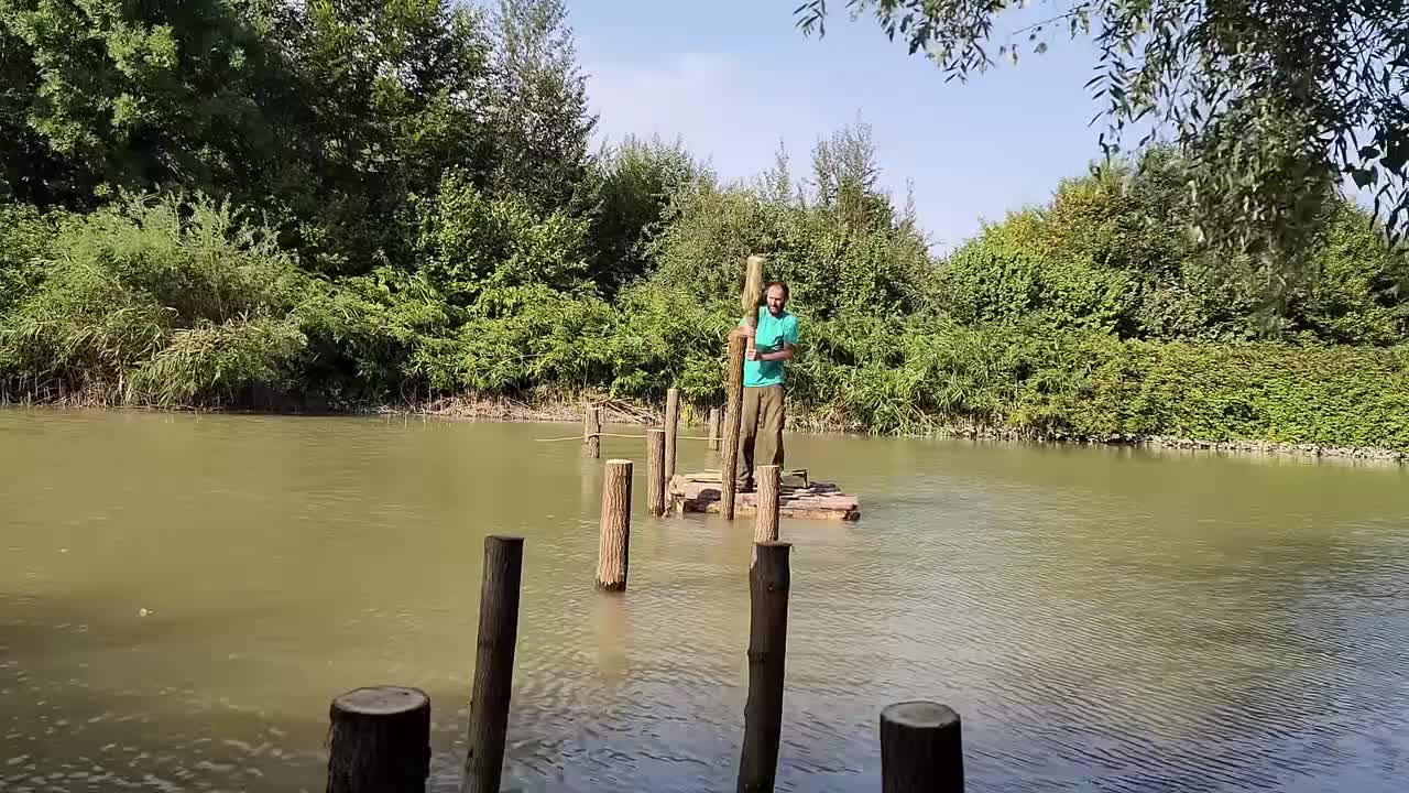 第1集：只需木棍加黏土，男人竟然搭建出舒适的荒野小屋