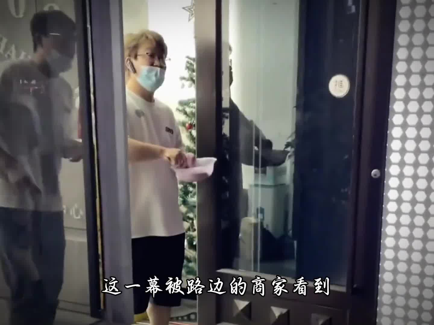 一个井盖看尽了人间百态