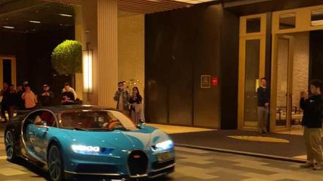 偶遇东阳首富小小酷哥开布加迪赤龙来深圳游玩