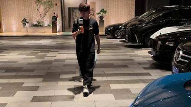 小小酷大宾利已到达深圳，听说明天准备去澳门过关