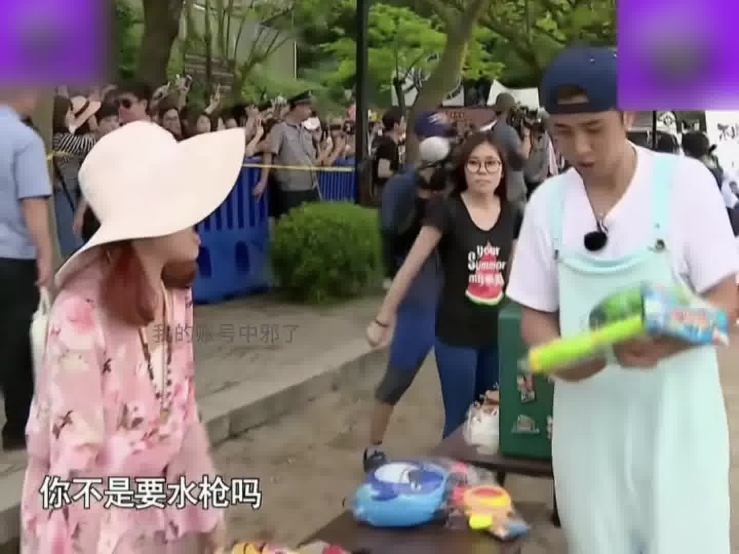 “那你就把背带归还给她吧”