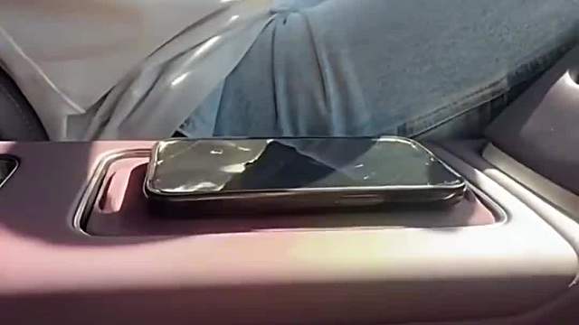 国外职业车评人体验仰望U9  ​