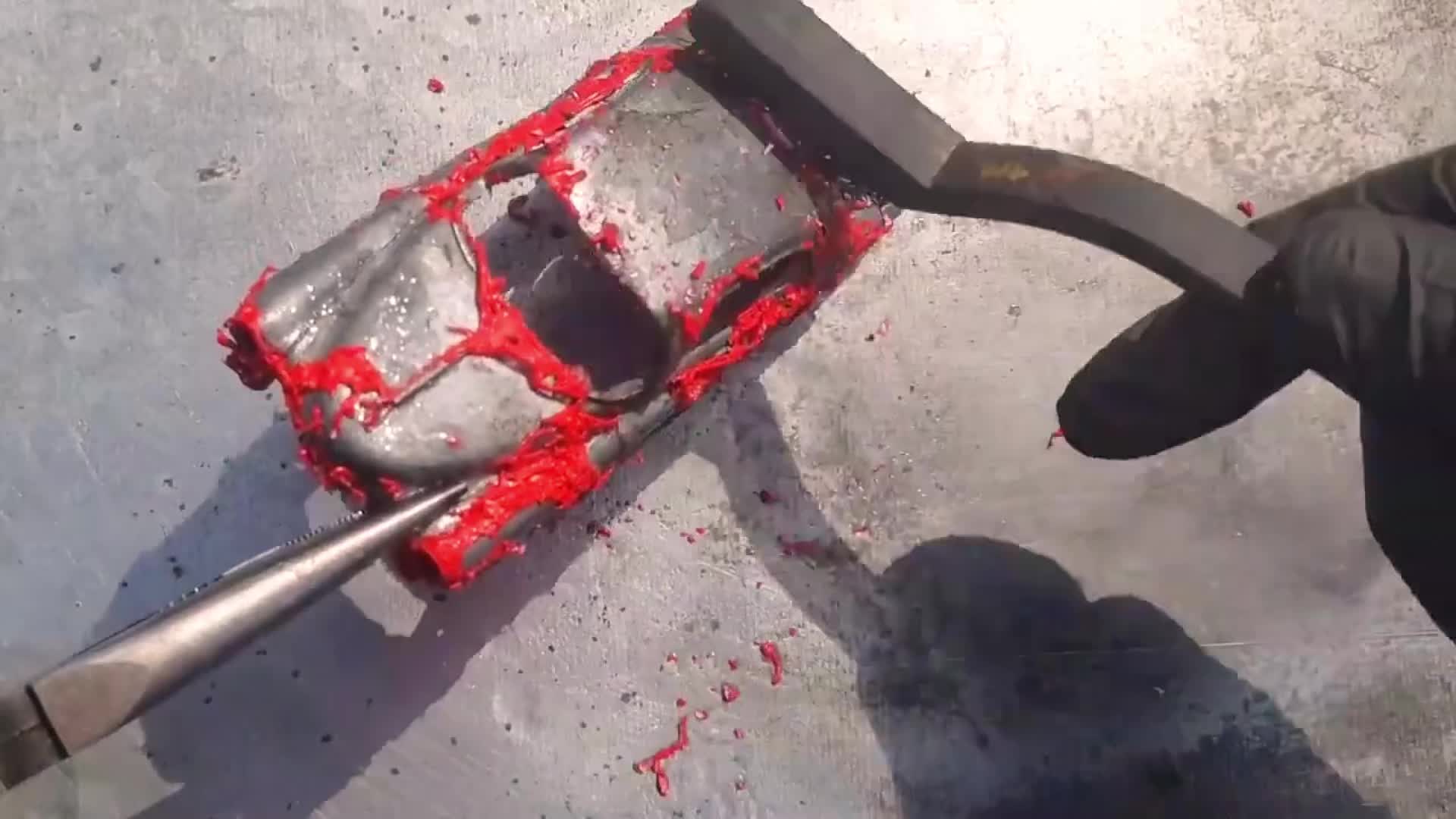 离谱！粉色凯迪拉克刚完工就被推倒，手艺人：经典不能瞎改！