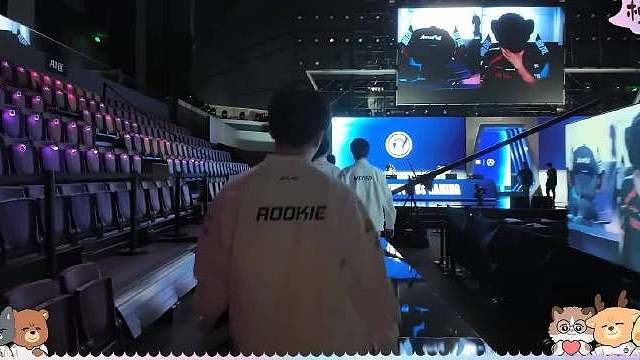 冬季转会期今天中午关窗，iG官宣Daeny卸任，待会就要官宣新的去处了。 25極，美好的回忆虽然有遗憾，从最初的TheShy、Jiejie、Rookie、Gala、Meiko，到结尾的TheShy、Wei、Rookie、Gala、Meiko，不变的是Daeny的陪伴！ 祝福Daeny和iG，新赛季继续加油，赛场上见！ ​​​