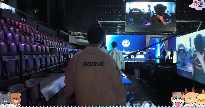 冬季轉會期今天中午關窗，iG官宣Daeny卸任，待會就要官宣新的去處了。 25極，美好的回憶雖然有遺憾，從最初的TheShy、Jiejie、Rookie、Gala、Meiko，到結尾的TheShy、Wei、Rookie、Gala、Meiko，不變的是Daeny的陪伴！ 祝福Daeny和iG，新賽季繼續(xù)加油，賽場上見！ ???