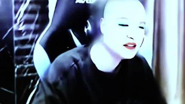 表哥一进去就看见康康在撒娇