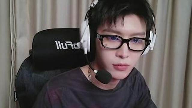 丞丞你用脸打三角洲吗 整个脸都在用力 萌哉萌哉