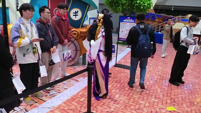 关于绿河马去嘉年华现场就拍了三个素材就被赶出来！