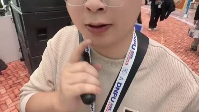 DNF老搬在嘉年华看腿被希曼逮捕了！
