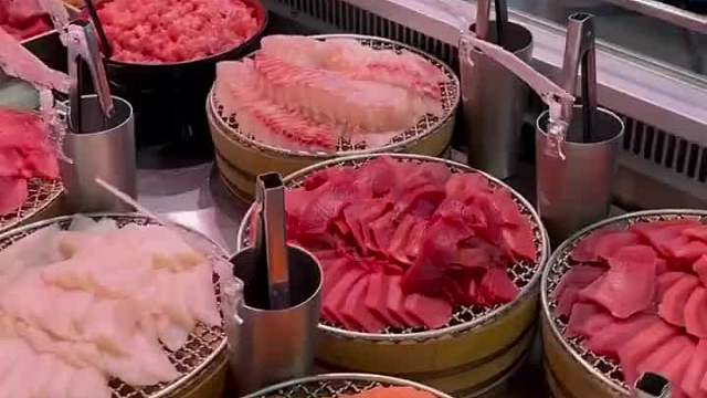 开车两小时，早上八点海鲜自助，2500随便吃  ​