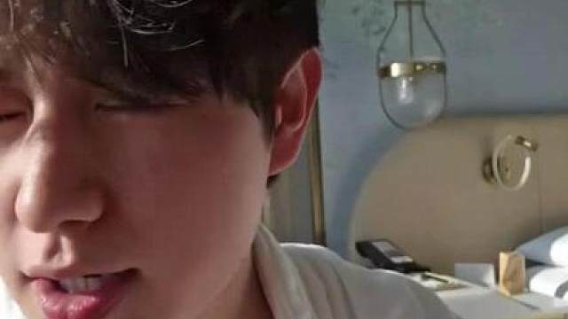 “喜欢你的女人你发什么她都会回你！！！”