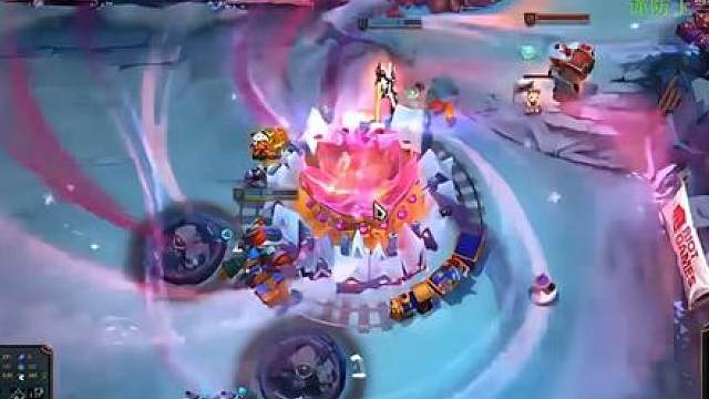 在K杯焦点对决的较量中，HLE以1-0率先拿下赛点，给了卫冕冠军T1一记下马威。此役Gumayusi的发挥堪称戏剧性反转，前期一度陷入1-3的低迷窘境，却凭借精准的团战收割和走位拉扯完成逆袭，最终将人头比锁定为亮眼的11-3；Kanavi延续了其标志性的打野节奏，虽前期打法依旧带有熟悉的“个人风格”，但关键团战中总能凭借果断开团和伤害补足成为团队胜负手；反观Peyz的卢锡安，尽管全程经济碾压、装备