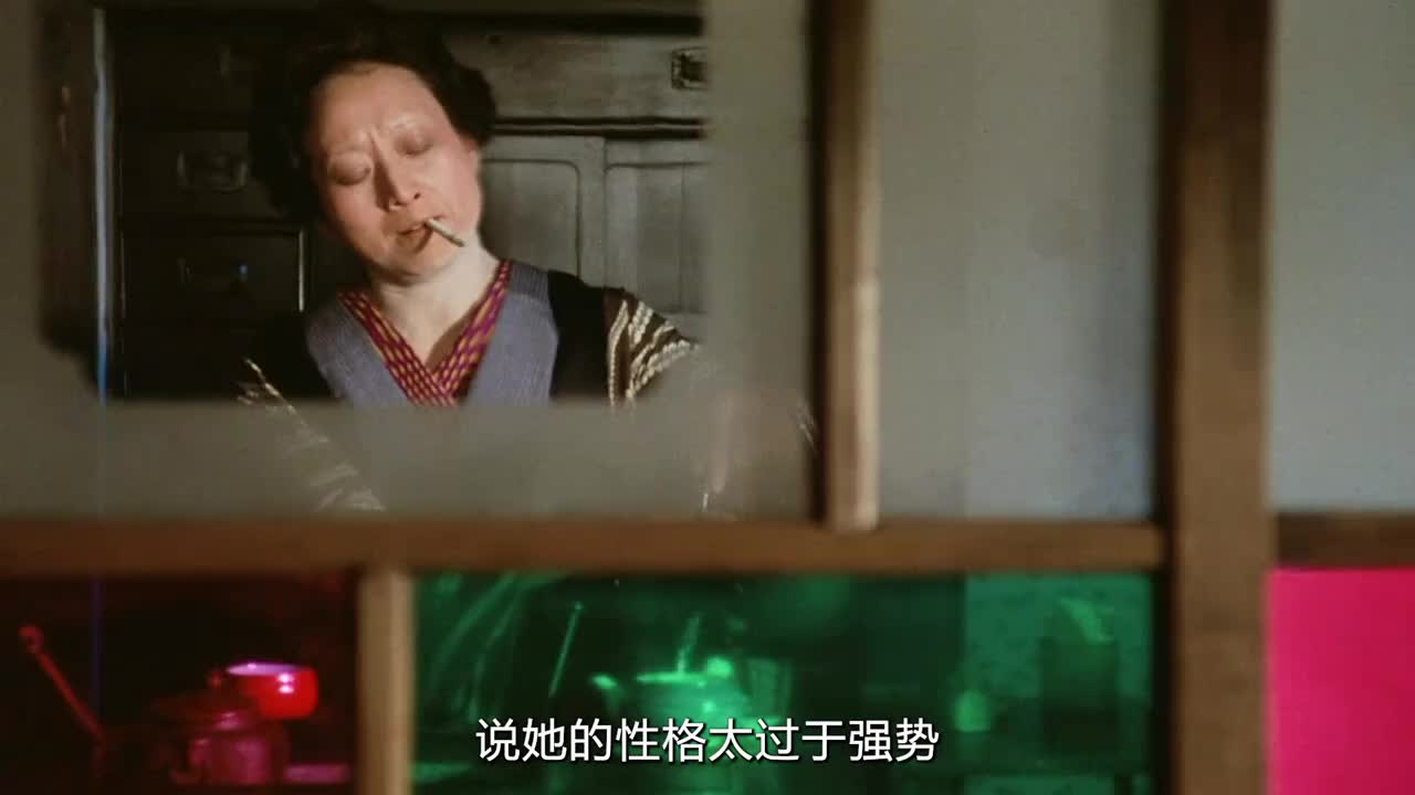 美女为填补高额债务，主动撩起了裙摆，谁知男人压根不看一眼