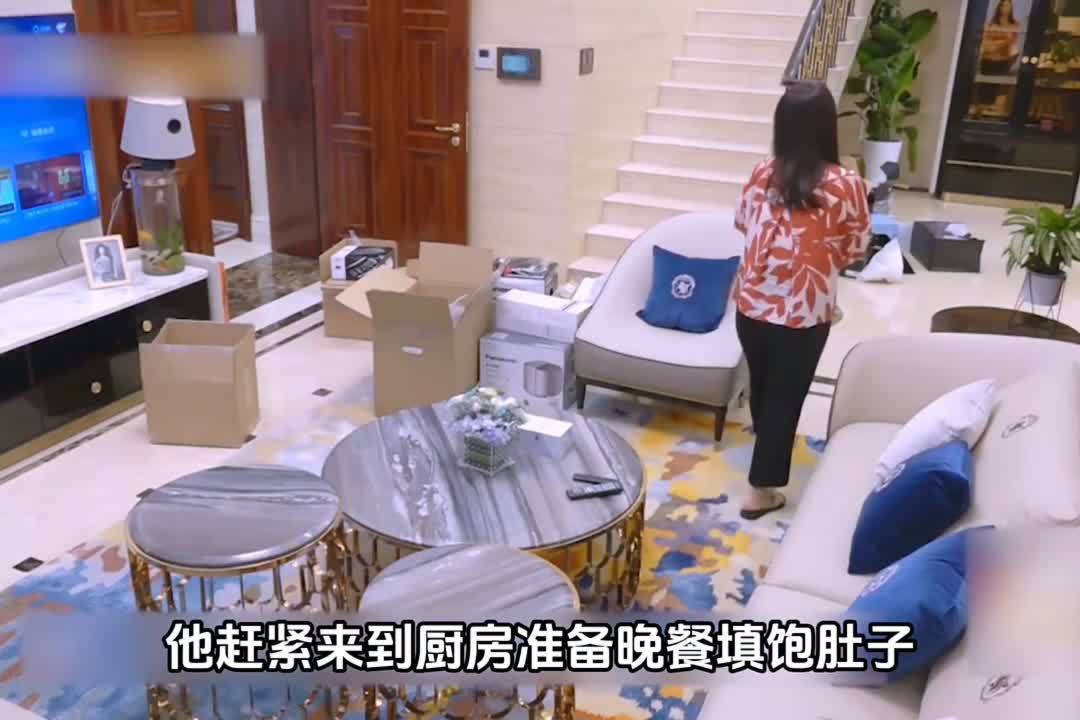 早餐吃顶级和牛，在家除了吃就是睡，难怪胖了40斤