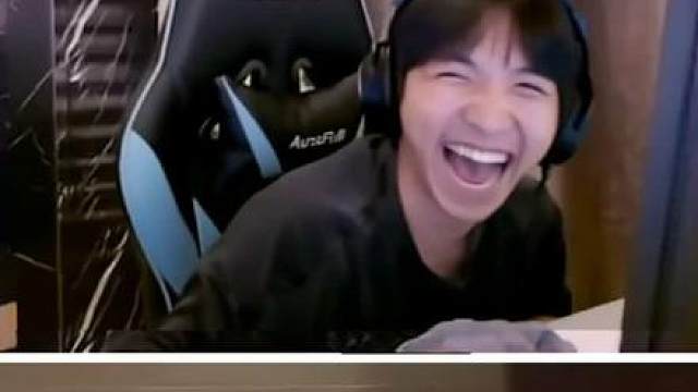 表哥你再笑一下试试呢？